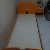 تخت چوبی محکم و سالم