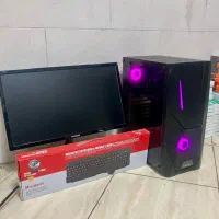 کیس گیمینگ با مانیتور و موس و کیبورد