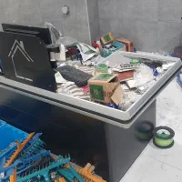 فروش میز چک اوت با دخل کشویی و پایه کنسول در حد نو