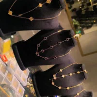 تخفیف ویژه ست ون کلیف فقط با اجرت 7% سرمایه گذاری