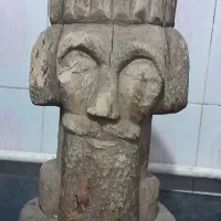 مجسمه چوبی شاه هخامنشی