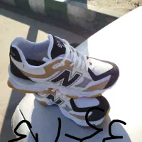 تعدادی بوت(چرم صنعتی)وکتانی به دلیل جمع آوری مغازه