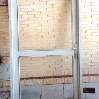 یک عدد  درب اهنی