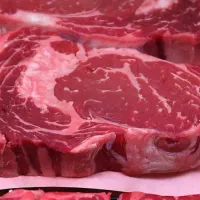 گوشت گرم گوساله و گوسفندی نر