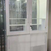 ویترین چوبی و شیشه ای مغازه