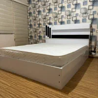 تخت و تشک  دو نفر نو هستن یک ماه استفاده نشده