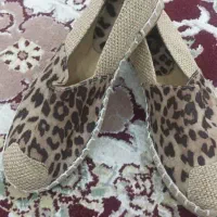 کفش|کیف، کفش، کمربند|بندر گناوه, |دیوار