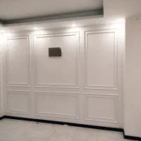 کار آموز جهت کار نصب کاغذ دیواری ماربل شیت