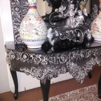 اینه و میز و ساعت