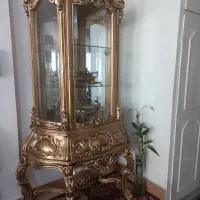 ویترین چوبی پایه بلند طلایی