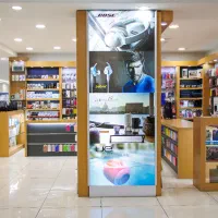 فروشنده فروشگاه هیلاتل