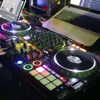 دیجی شومن خواننده نورپردازی فلش بک سالن عقد