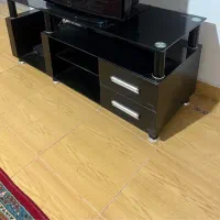 یک عدد تلویزیون ۲۱ اینچ و یک ۲۹ اینچ ومیز تلویزیون|تلویزیون و پروژکتور|بندر انزلی, معلم|دیوار