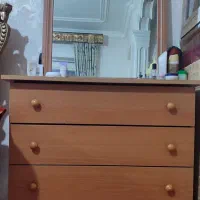 درآور ومیز آرایش ام دی اف به همراه آینه در حد نو