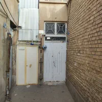 منزل-120-متر-2طبقه-وسط-حیاط-به-همراه-2زیر-زمین