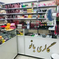 ویترین پیشخوان و قفسه فلزی