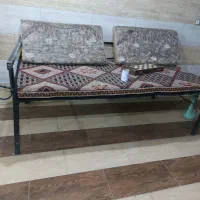 تخت اهنی