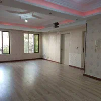 واحد ۶۲ متر پر نور رو به نما تکبرگ با آسانسور