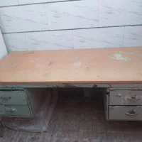 میز فلزی بزرگ