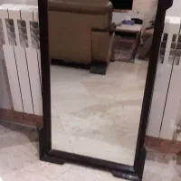 آینه قدی با قاب چوبی با ابعاد ۱۰۷ در ۴۵ سانتیمتر