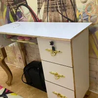 میز ناخن و میز کوتاه برای زیر دست مشتری