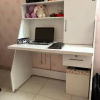 میز تحریر تمیز سالم