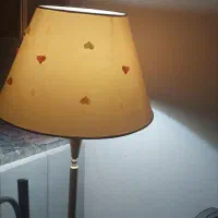 آباژور ایستاده