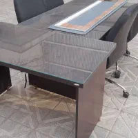 میز مدیریت و کنفرانس ۵ نفره و یک باکس