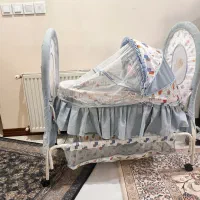 تخت کنار مادر گهواره ای