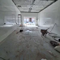 رهن-و-کرایه-مغازه-در-دل-شهر-نوساز-شیک