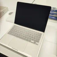 مک‌بوک ایر M4  کمتر از 10 سیکل شارژ  در حد آکبند