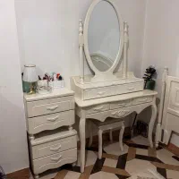 تخت و آینه کنسول