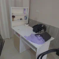 میز میکاپ کامل در حد نو به همراه میز ناخن کاری