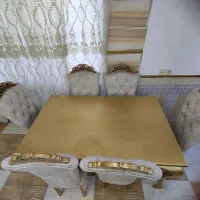 میز نهار خوری چوبی طلایی