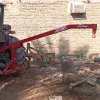 تراکتور.  جرثقیل پشت تراکتوری .بالابر . خنزیره