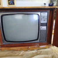 تلویزیون قدیمی در حد اک