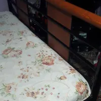 تخت چوبی فلزی عالی|تخت و سرویس خواب|رشت, چله خانه|دیوار