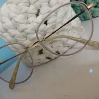 عینک با شیشه بی شماره نو