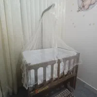 گهواره نوزاد تخت کنار مادر