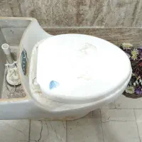 دستشویی توالت فرنگی قدیمی بدون درب مخزن