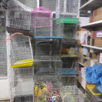 تعدادی قفس پرنده