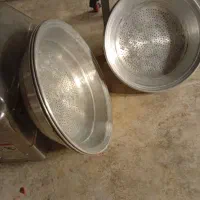 قابلمه روحی و آبکش|ظروف پخت‌وپز|چالوس, |دیوار