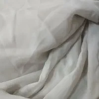 مقداری پرده حریر