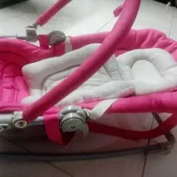 کریر یا گهواره کنار مادر