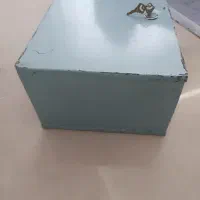 صندوقچه آهنی قدیمی قفل دار|کلکسیون اشیاء عتیقه|تهران, زرکش|دیوار