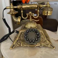 تلفن آنتیک برنز به همراه میز  آنتیک با سنگ مرمر