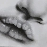 طراحی سیاهقلم لبخند