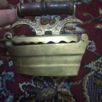 اتو زغالی و قلیان دکوری برنجی قدیمی و انگشتر|کلکسیون اشیاء عتیقه|قزوین, |دیوار