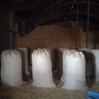 کاه درجه یک|لوازم جانبی حیوانات|رباط‌کریم, رباط‌کریم|دیوار