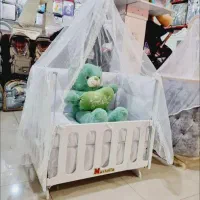 گهواره کنارمادر